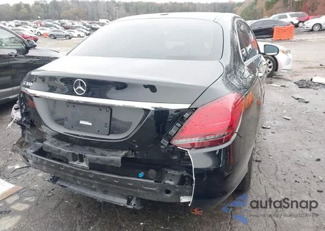 2021 Mercedes-Benz C 300 Sedan z USA, uszkodzony, nr VIN W1KWF8DB2MR646893